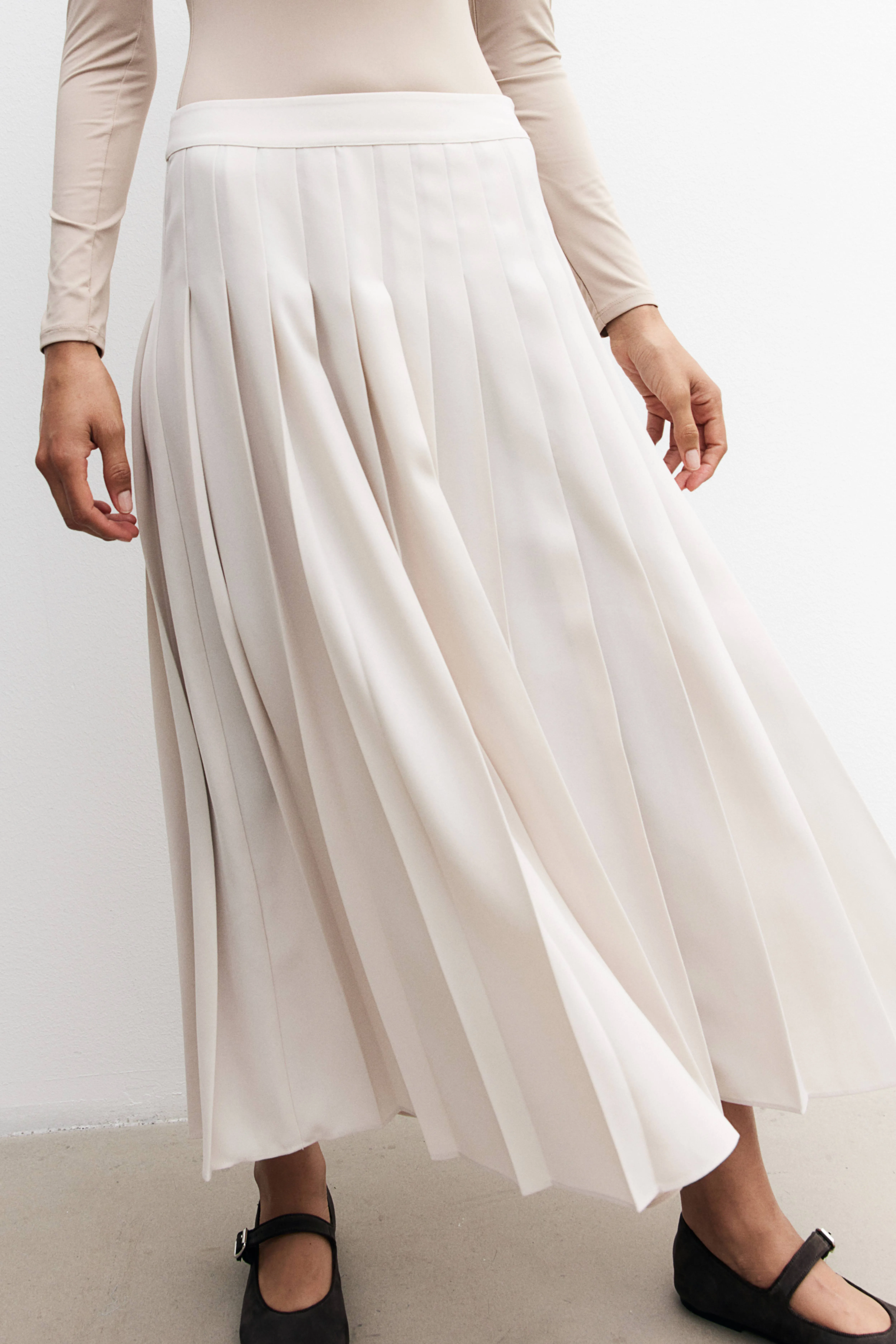 Pleated skirt - High waist - Long - Light beige - Ladies | H&M GB