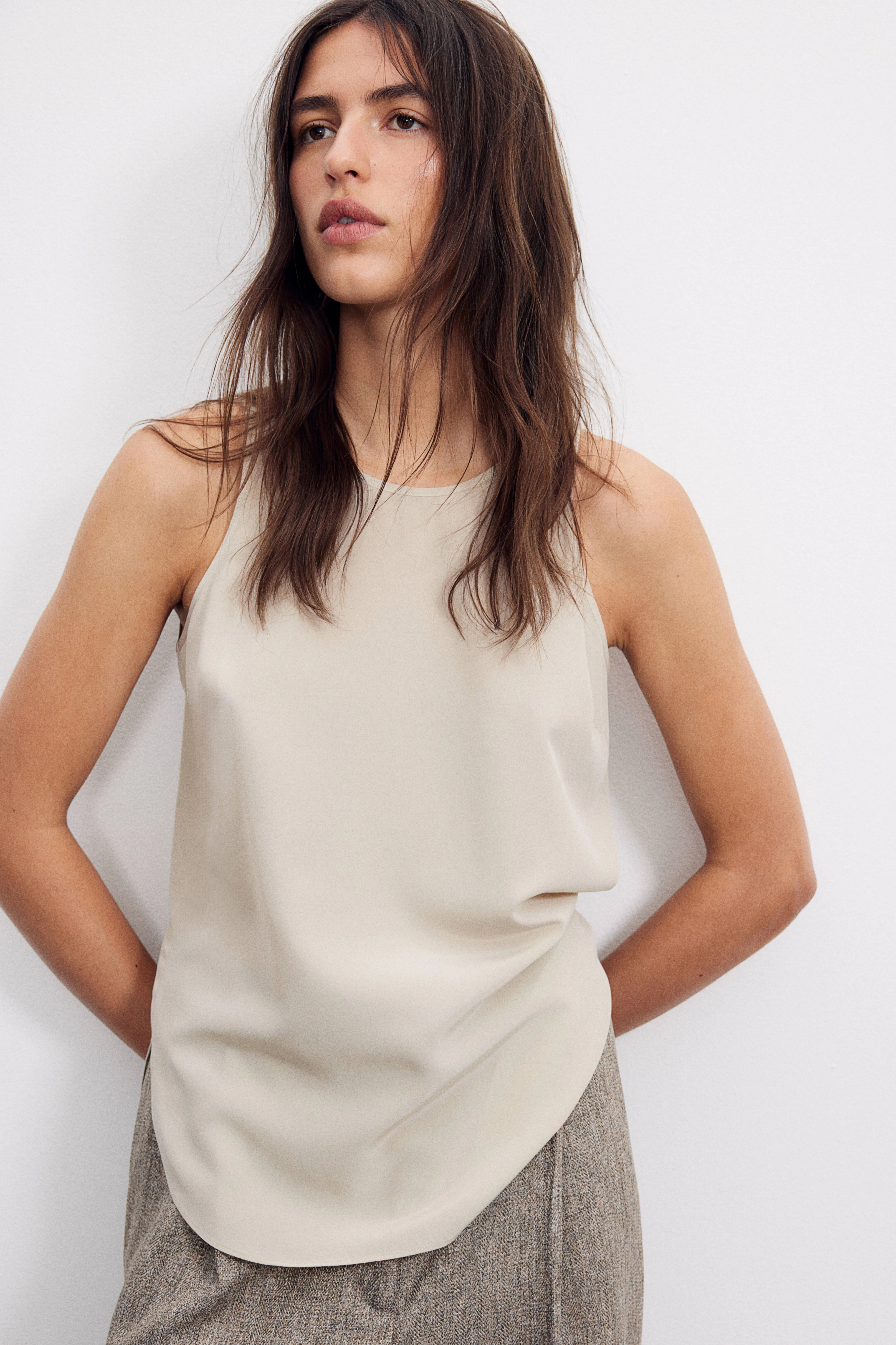 Silk crêpe top - Round neck - Sleeveless - Light beige - Ladies | H&M GB