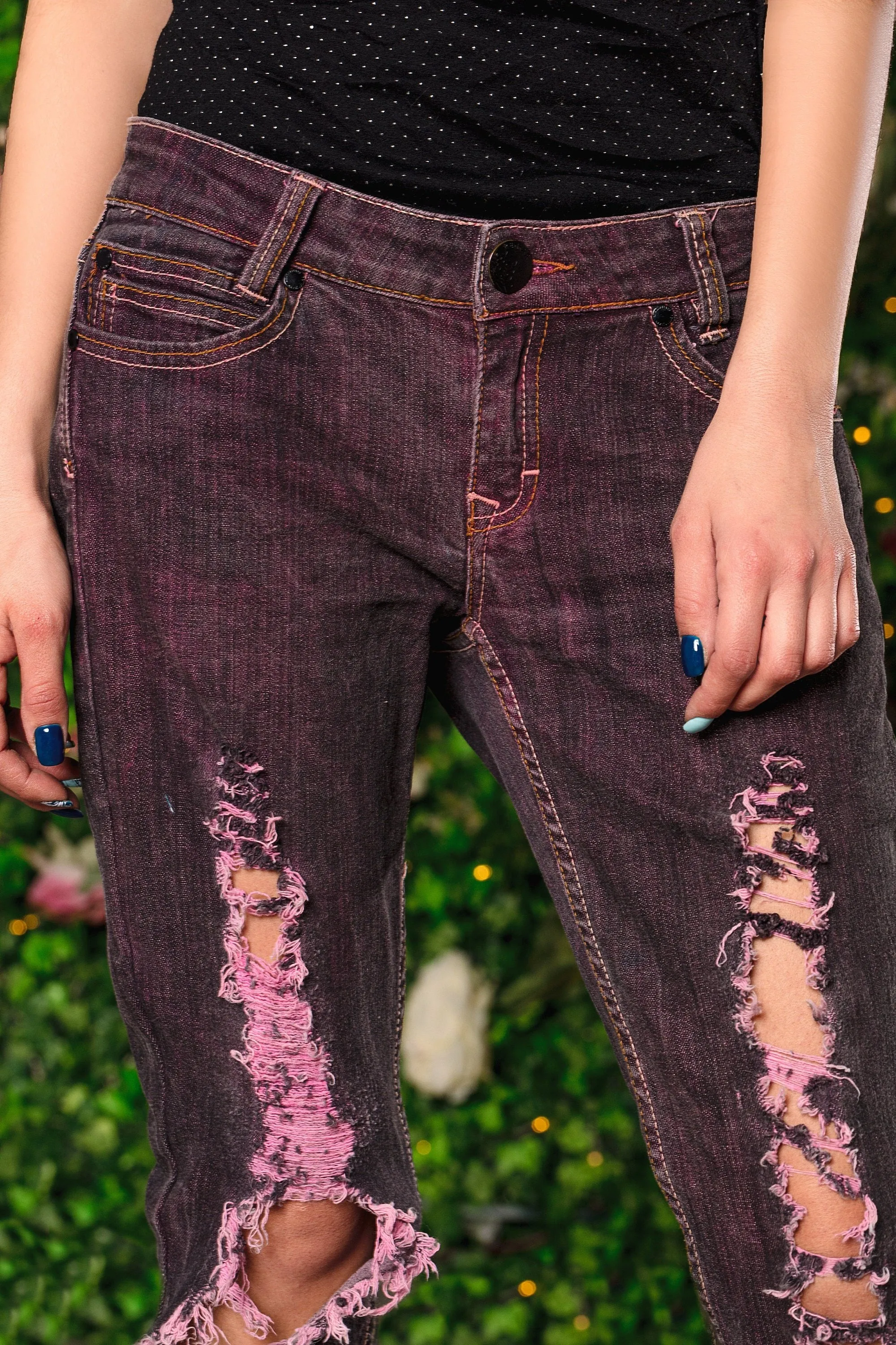 Skull tattoo flash print ripped dark magenta skinny jeans  | Size L